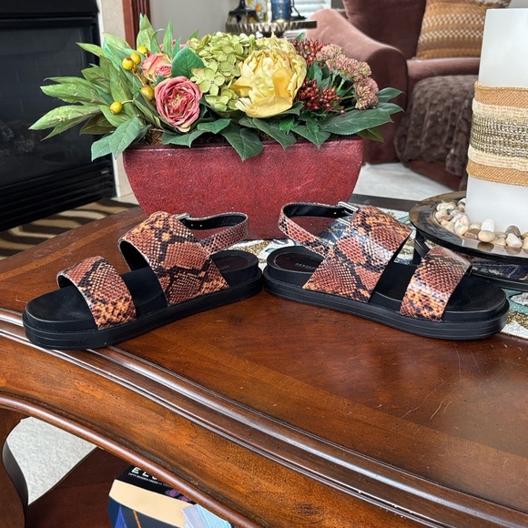 Brand New Aerosoles Leggenda Flatform Snakeskin Python Print Dual Band Sandals - Picture 12 of 16